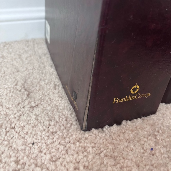 Franklin Covey Burgundy Storage binder & sleeves - Picture 8 of 9